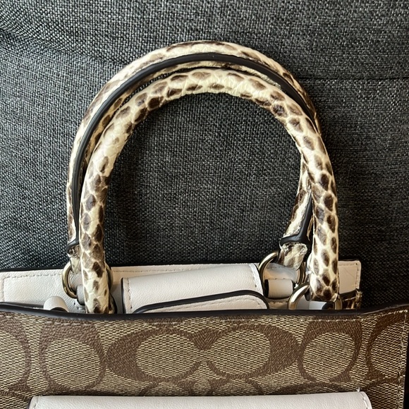 Small Coach bag with removable shoulder strap. Brand new without tags. - Picture 3 of 7